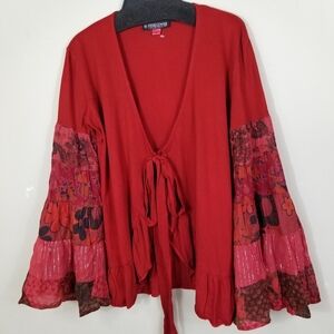 The Pyramid Collection Floral Bell Sleeves top